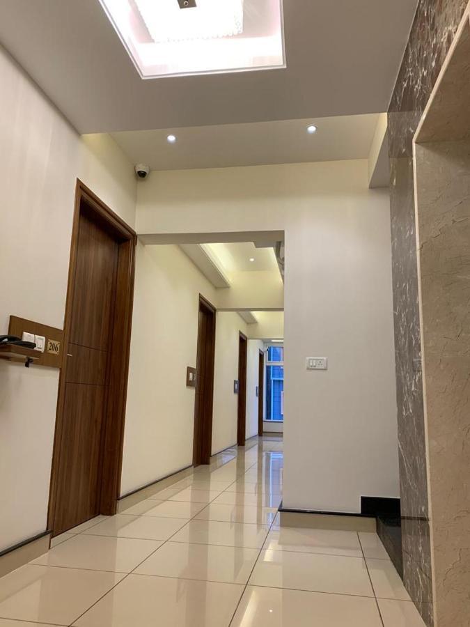 فندق Jesta Residency حسن المظهر الخارجي الصورة