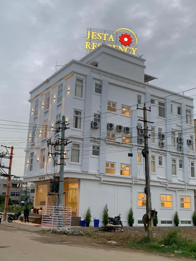 فندق Jesta Residency حسن المظهر الخارجي الصورة