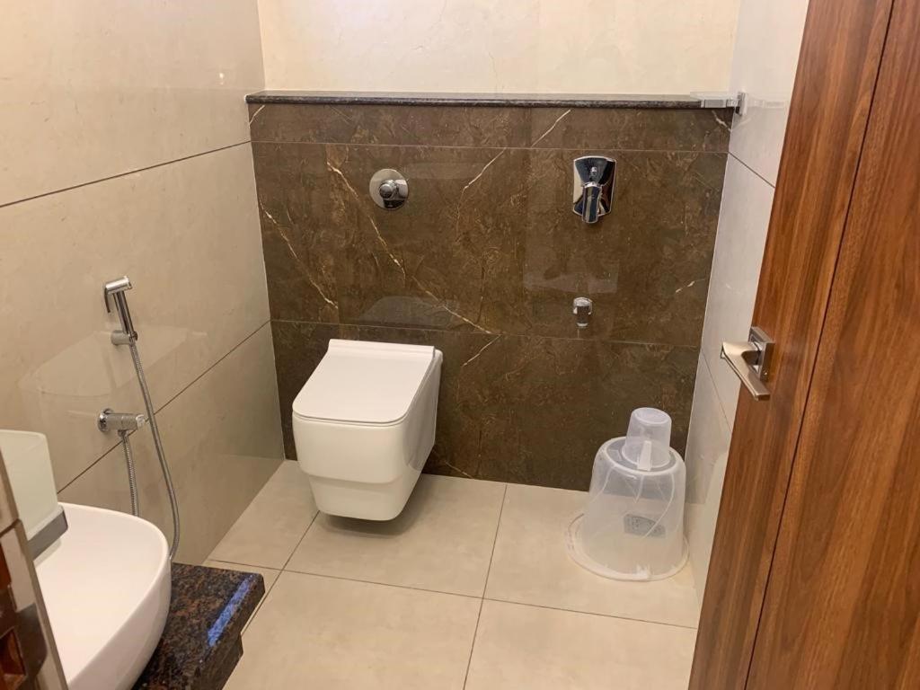 فندق Jesta Residency حسن المظهر الخارجي الصورة
